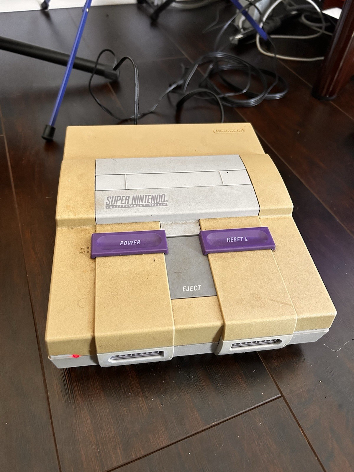 Super Nintendo SNES SNS-001 Console Only For Parts or Repair – Powers On READ