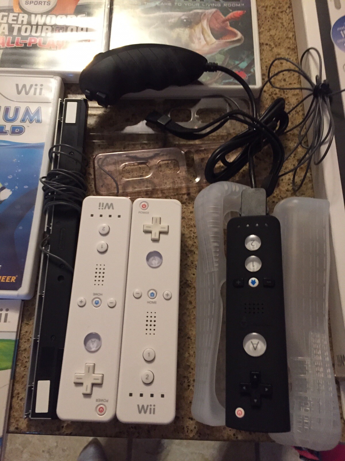 WII NINTENDO CONSOLE BUNDLE GAMES AND ACCESSORIES