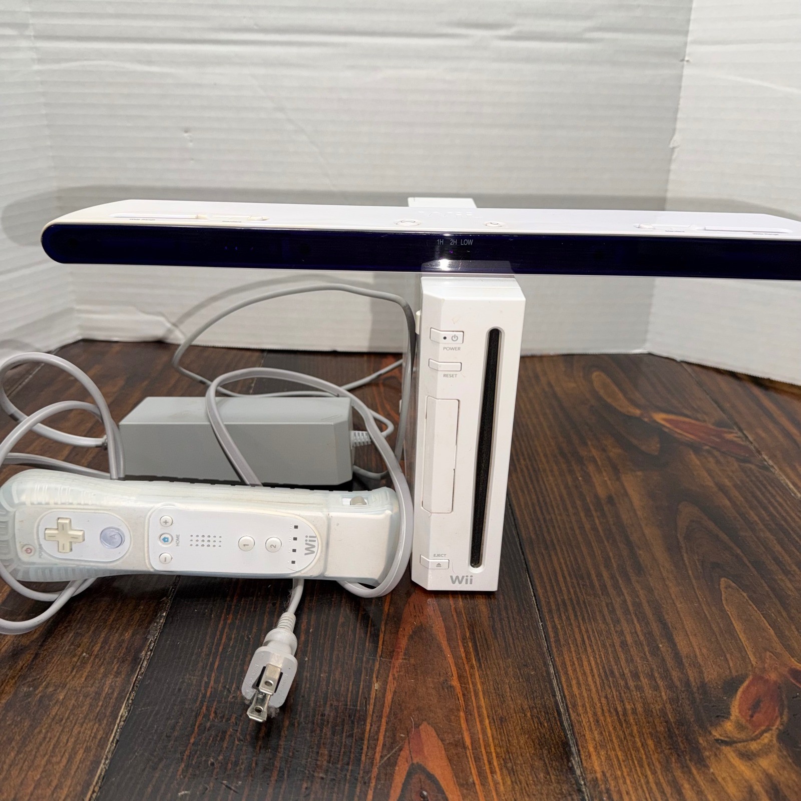 Nintendo Wii Console RVL-001 White Bundle PowerA Sensor Bar Remote Untested