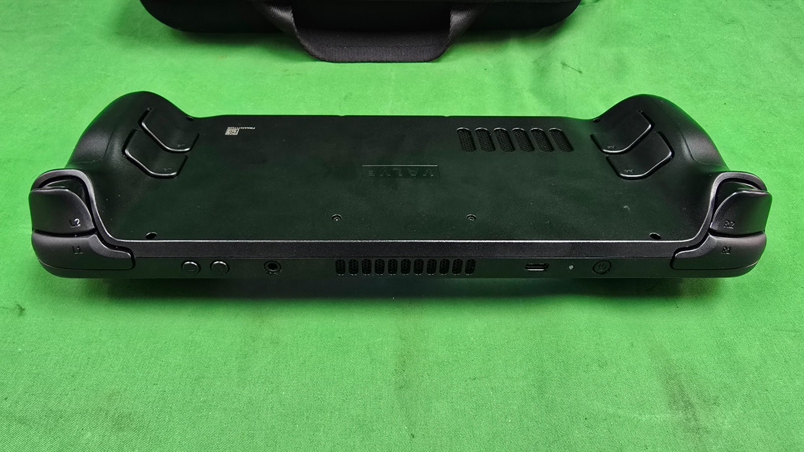 Valve Steam Deck 256GB – Black w/ Case & Charger TESTED (E10)