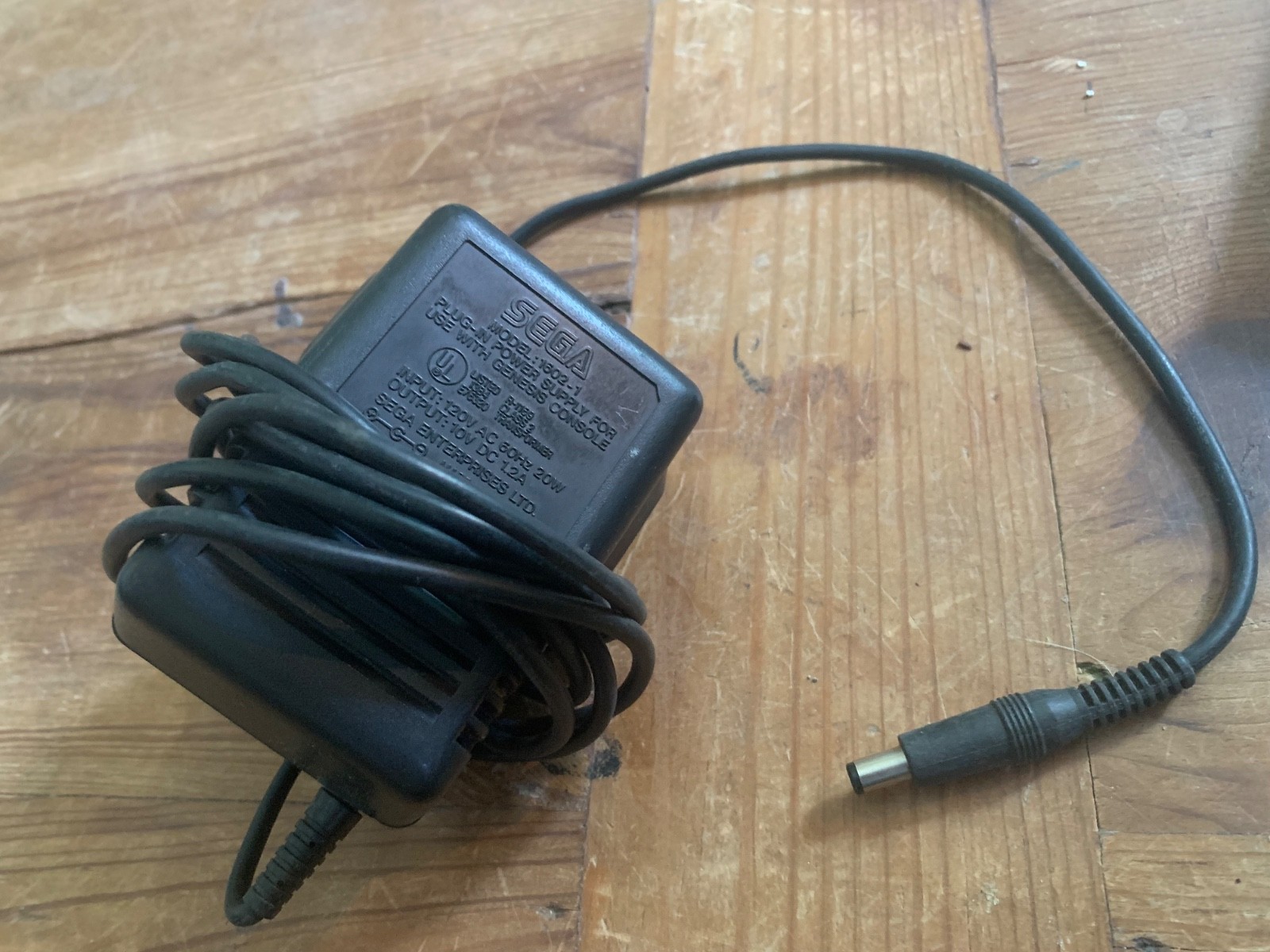Sega Genesis 16-bit Model 1601 with one controller, power cords and 3 games