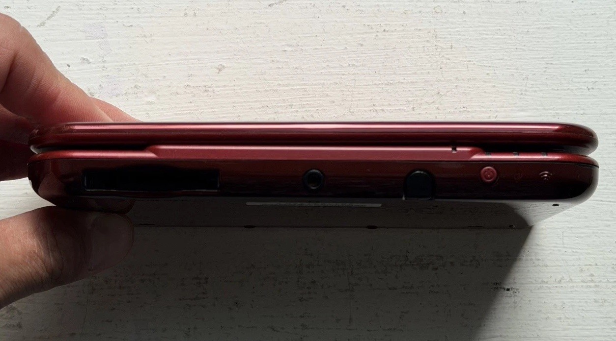 New Nintendo 3DS XL Metallic Red RED-001 US 4GB Stylus Charger 5 Games Bundle