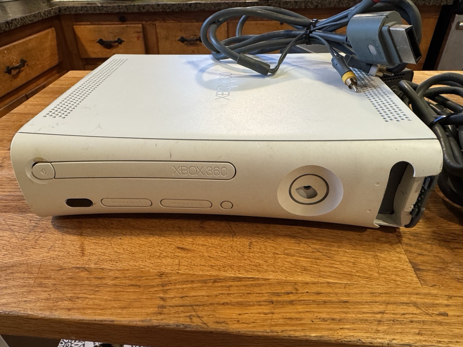 Microsoft Xbox 360 White Console w/ Power / AV Cable – Cracked Face Works Tested