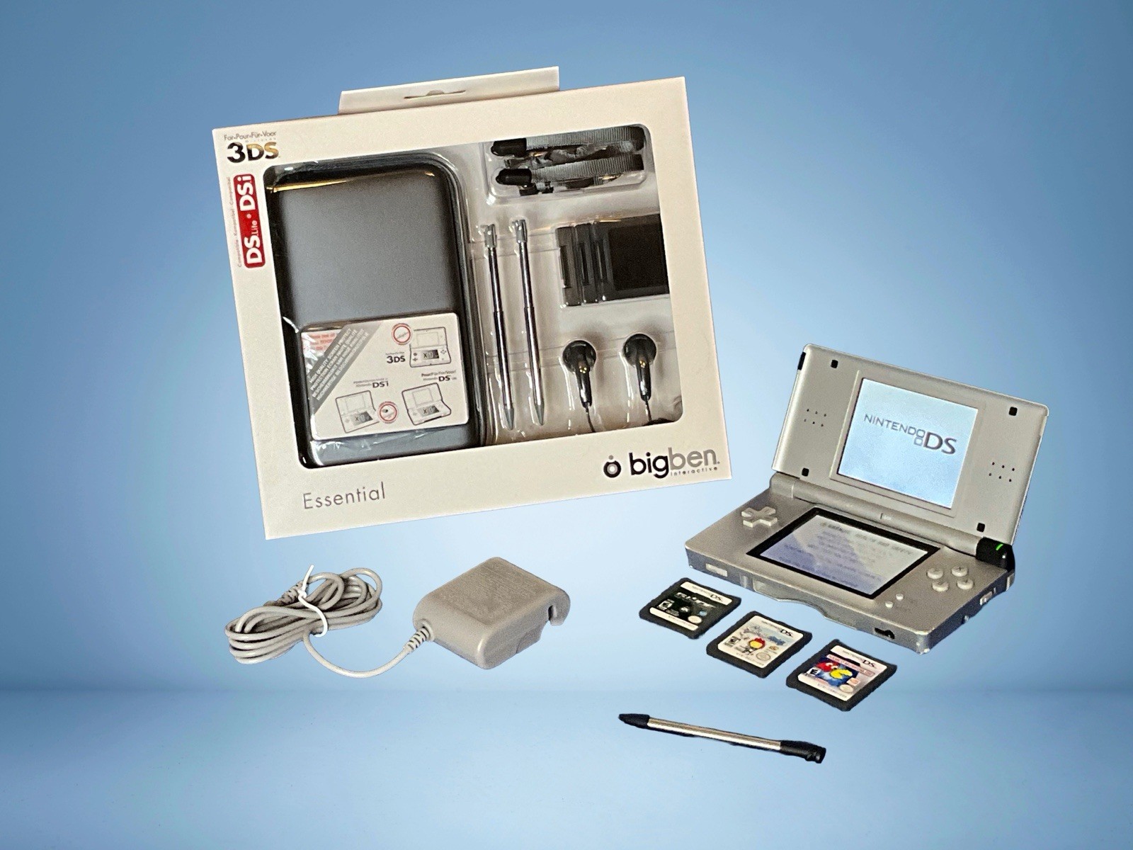 Nintendo DS Lite Cobalt Blue/Silver With Brand New Accessory Pack and 3 Games