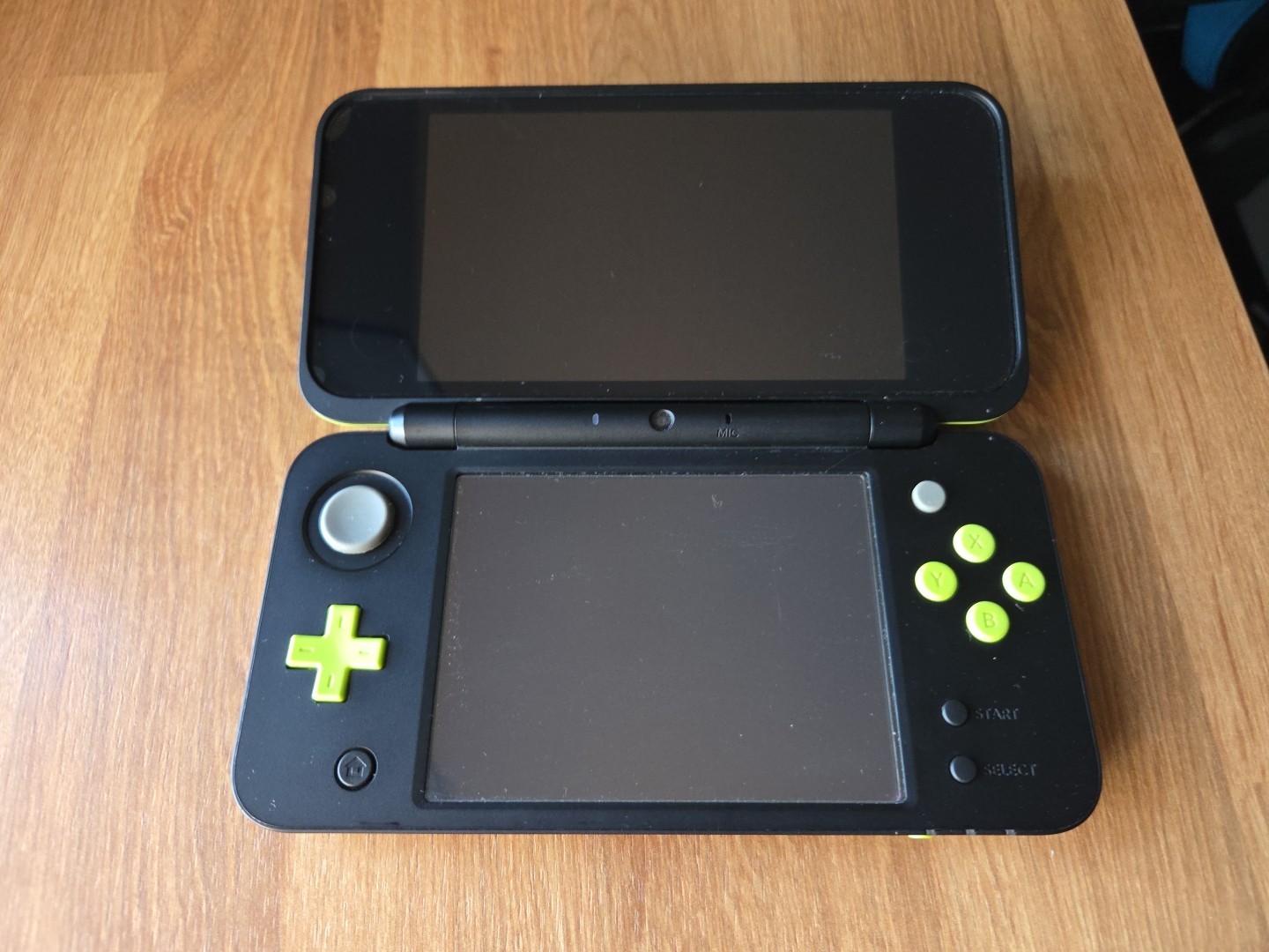 Nintendo “New” 2DS XL LL Console Black Lime + Charger Japan Region Locked