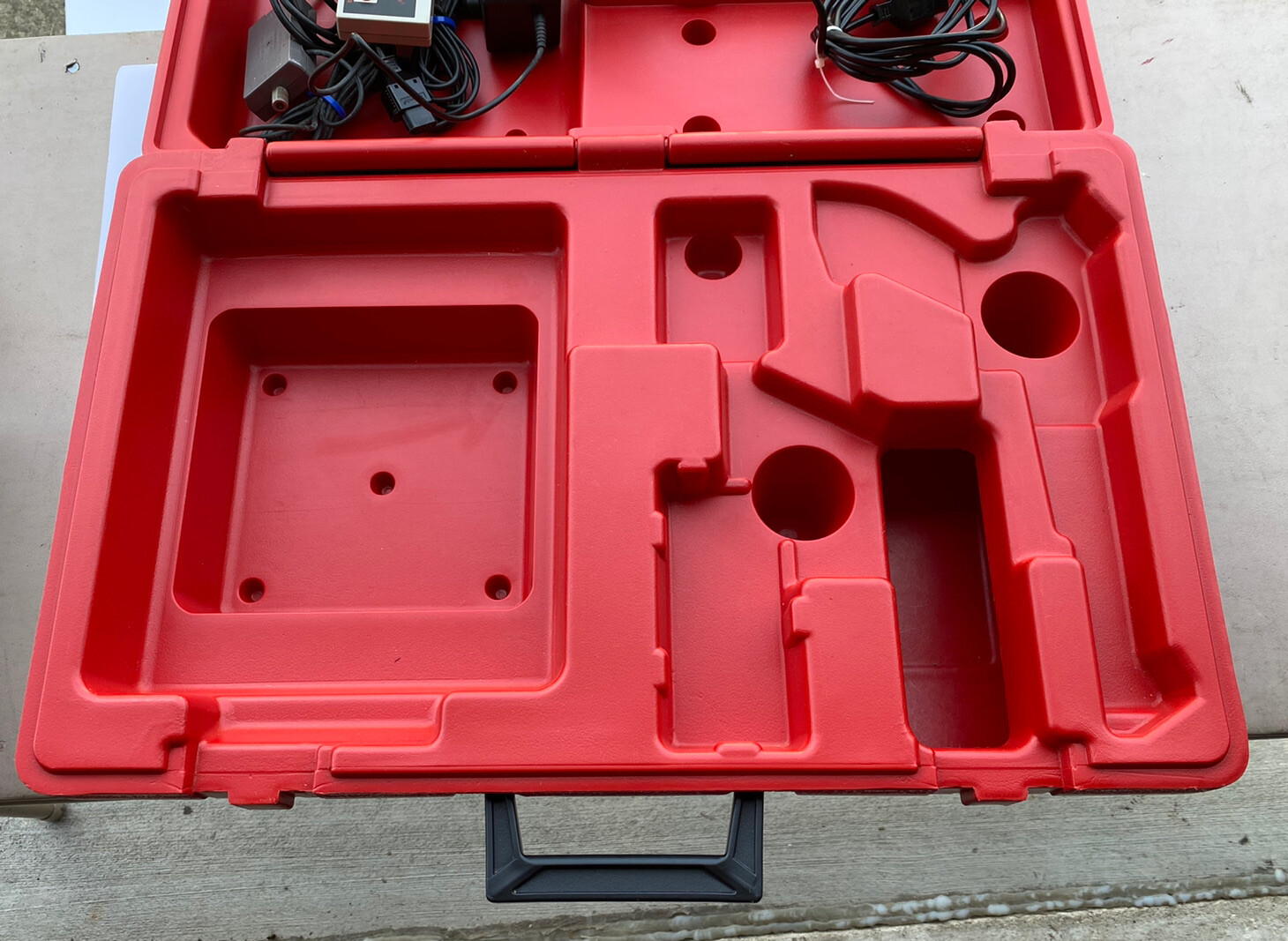 Original Nintendo (NES) Hard shell Carrying Case W/Console,Remote,Gun,Hookups