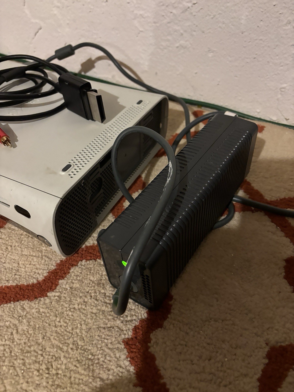 Microsoft Xbox 360 White Console RROD With Audio Video & AC Adapter Parts Only