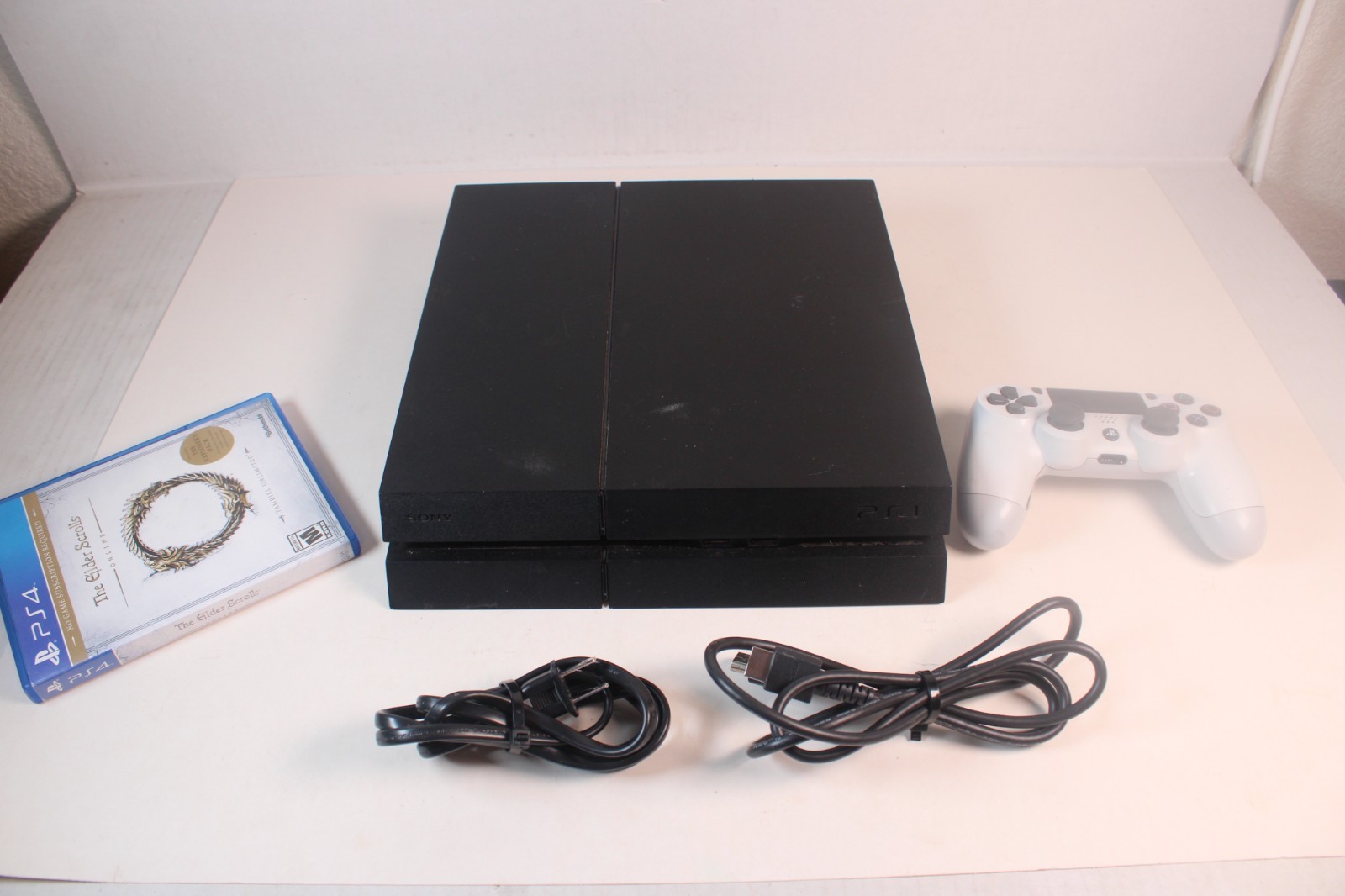 Sony Playstation 4 PS4 500GB Console Bundle, white Controller, charger,