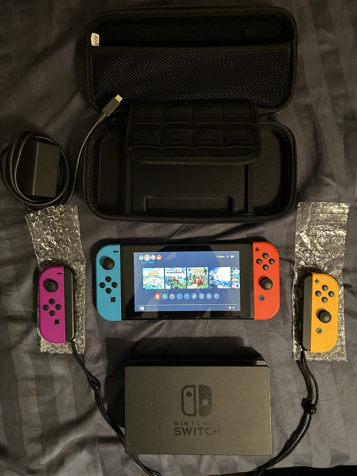 Nintendo Switch Bundle – 4 joy-cons, carrying case, dock and accessories