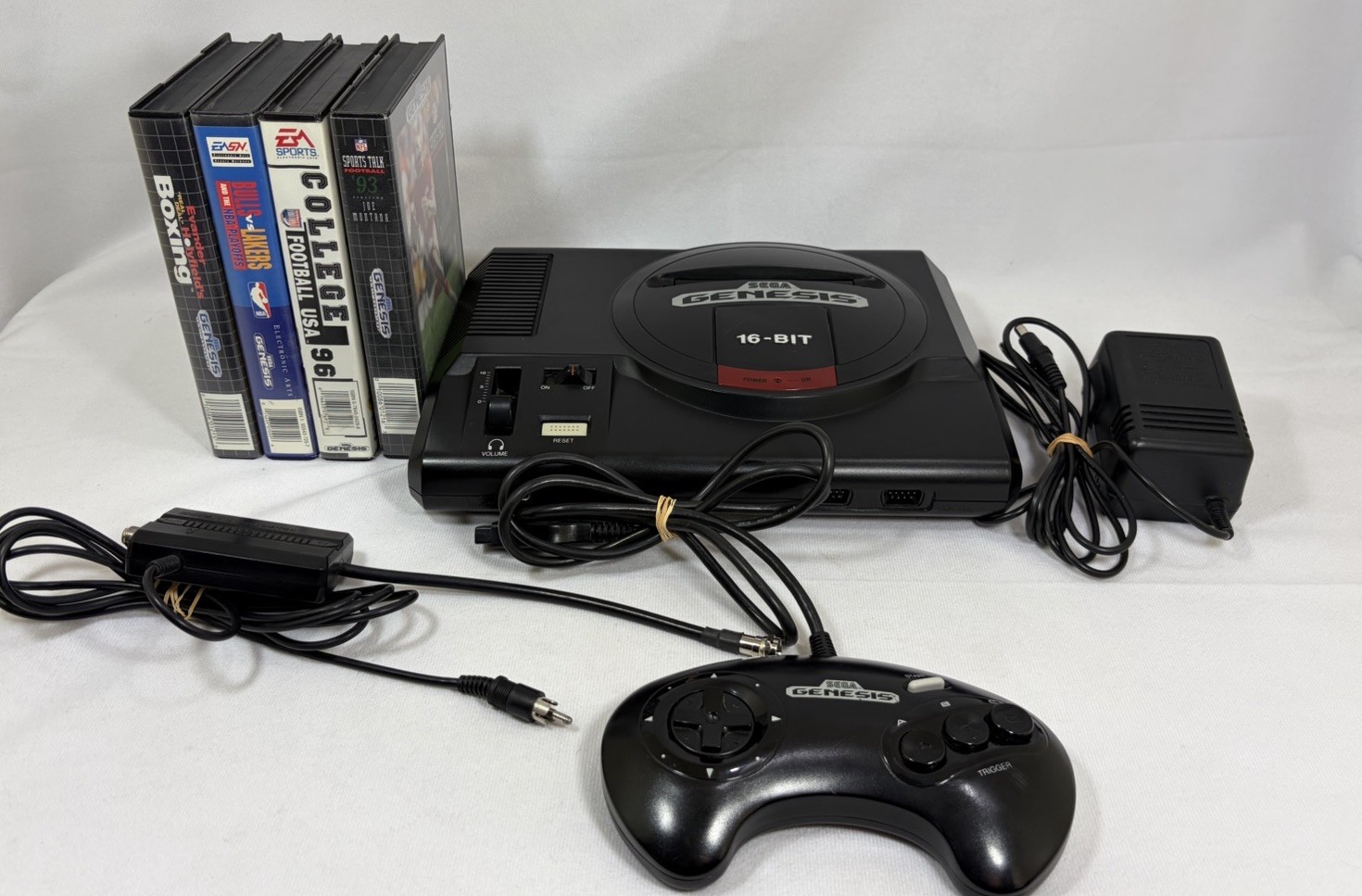 Sega Genesis Model 1601 Console With Cables 1 Controller 4 Games Tested Working