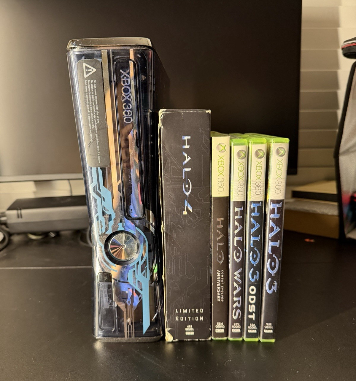 Xbox 360 S Halo 4 Limited Edition 320GB + 5 Halo Games