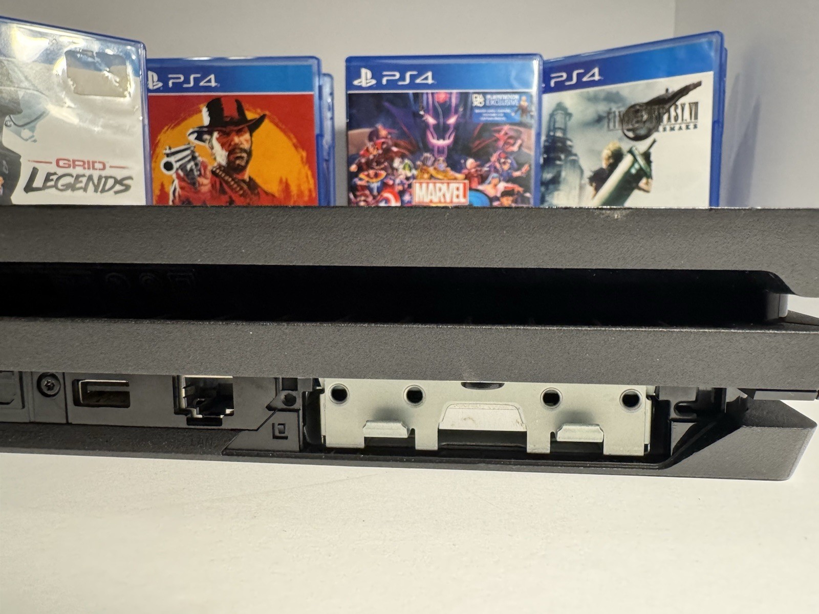 Sony PlayStation 4 Pro 1TB Console – BUNDLE PS4 PRO + FRESH THERMAL PASTE