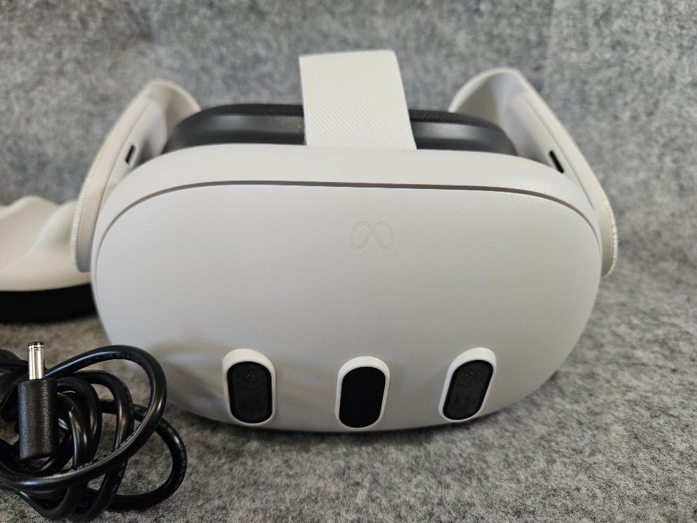 META QUEST 3 512GB WITH CHARGE DOCK