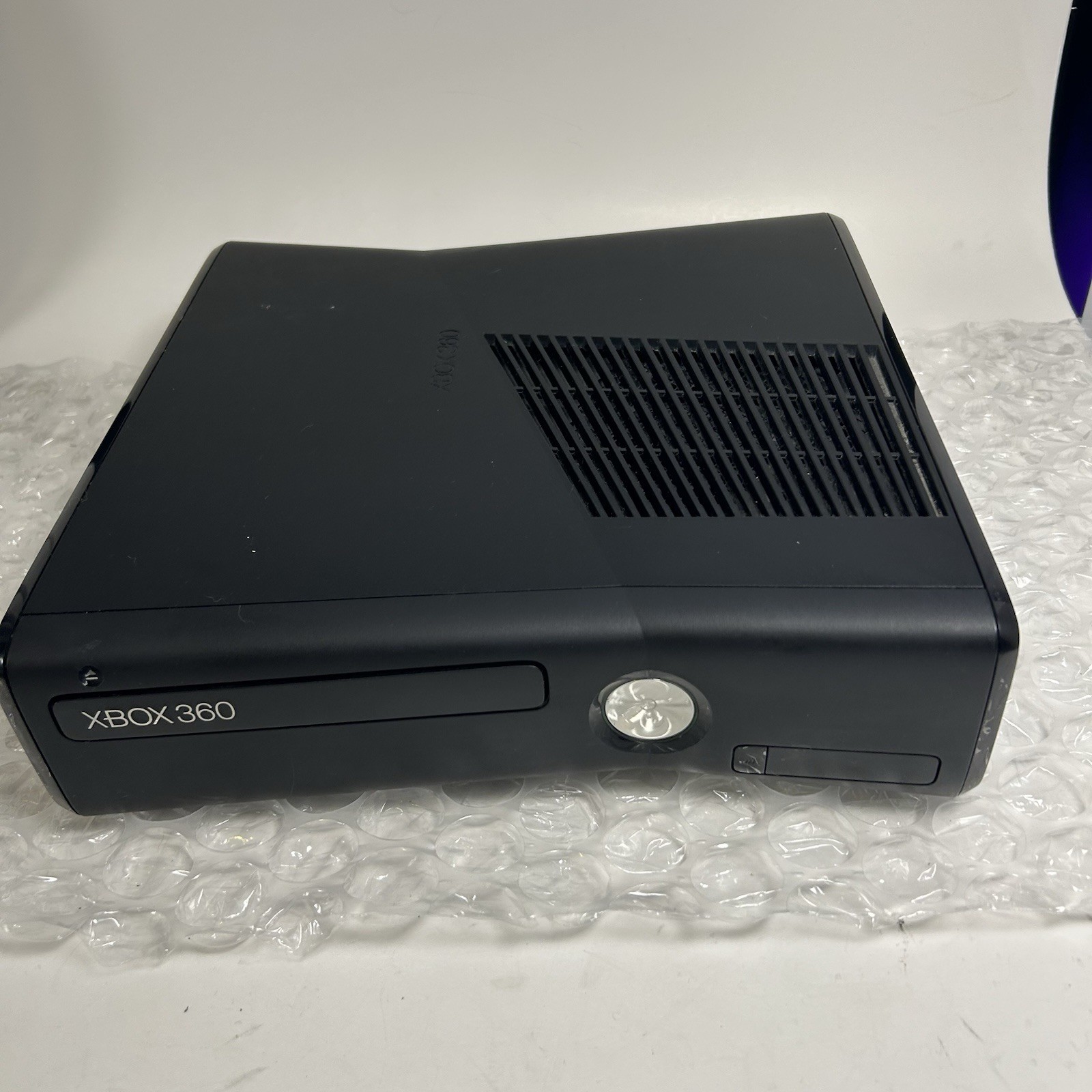Microsoft Xbox 360 S Console Only, Model 1439 Black WORKS 4gb