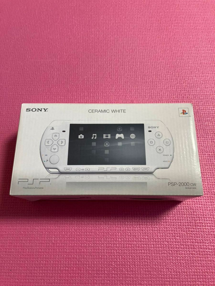 PSP 2000 Ceramic White Console Box Charger [BOX]