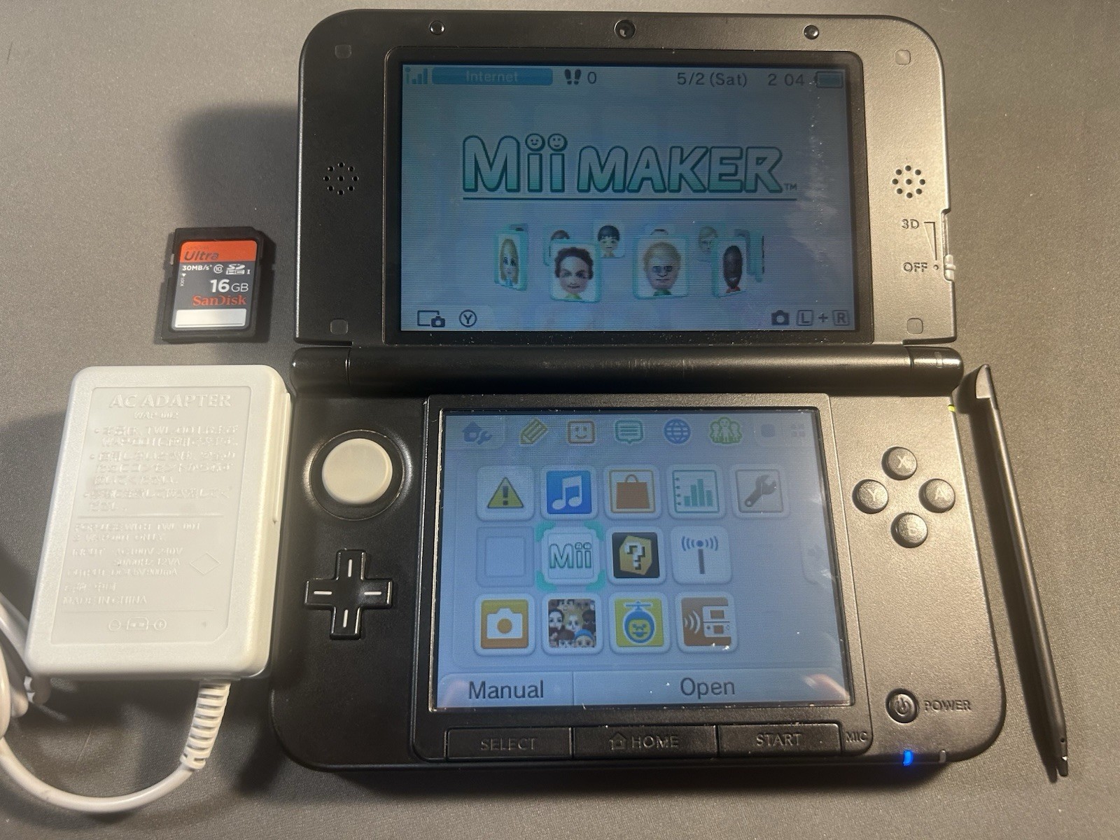 Nintendo 3DS XL Blue Excellent Tested Working + Charger +Stylus + 16GB