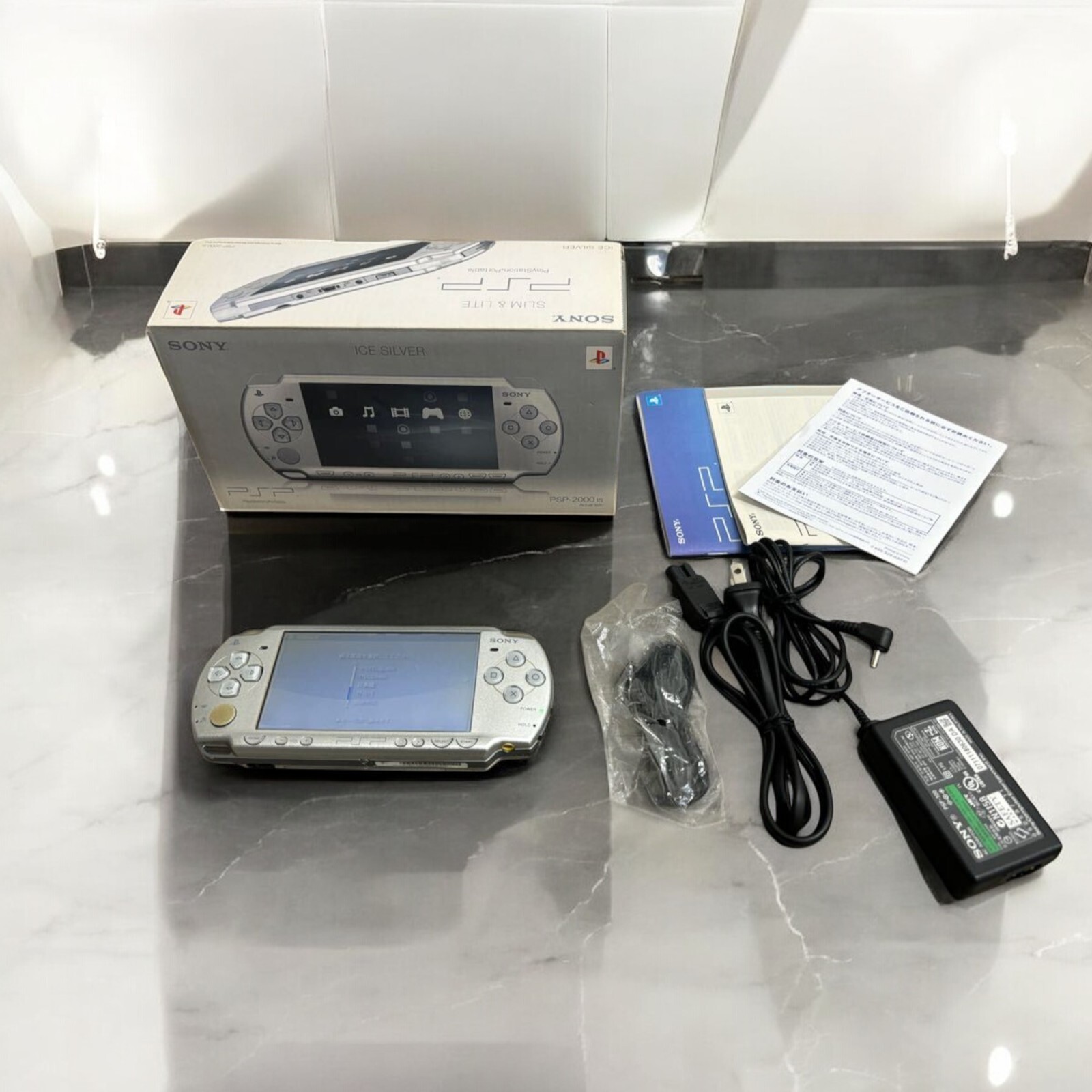 Sony PSP 2000 Ice Silver PSP-2000IS PlayStation portable japan