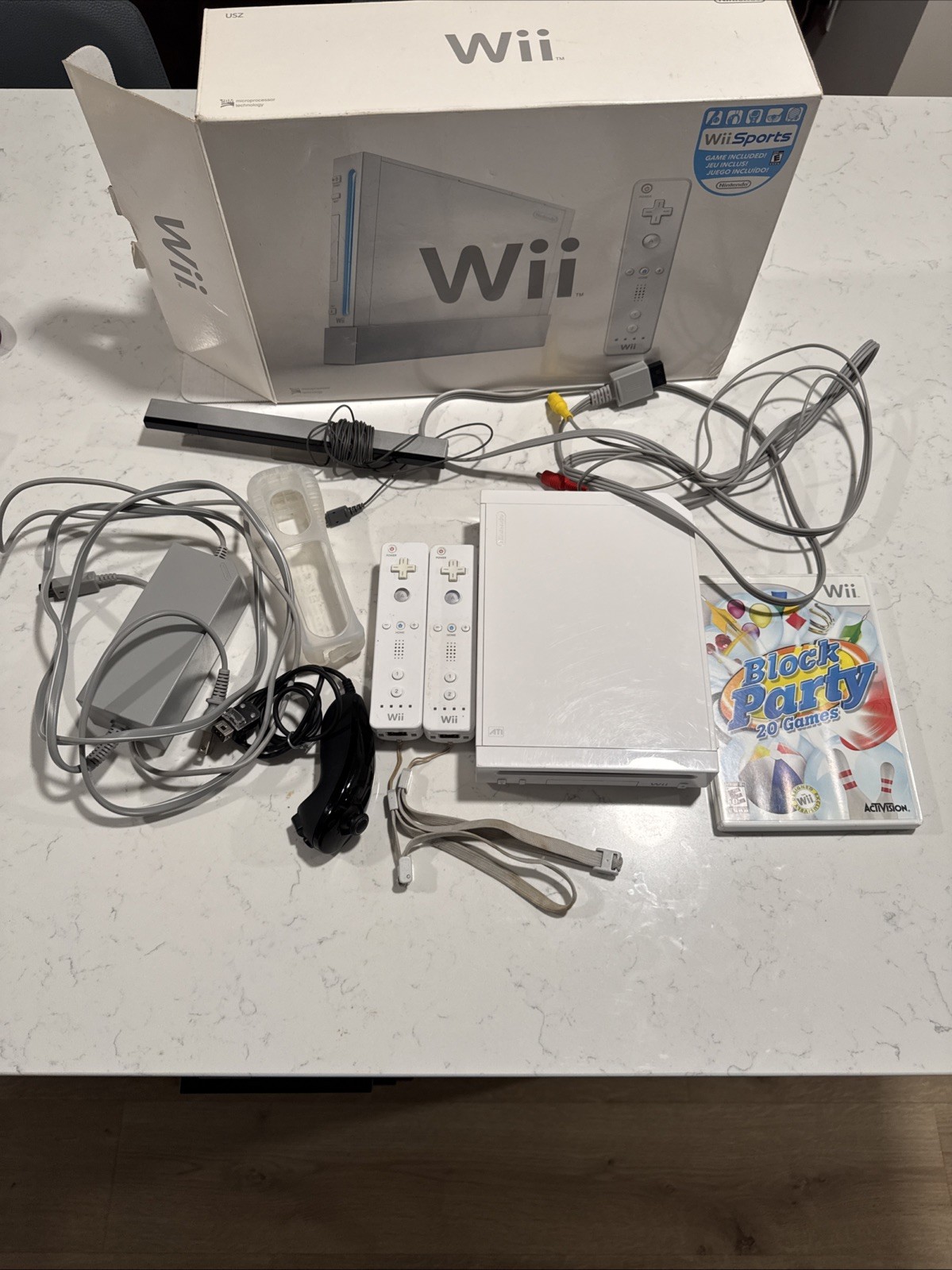 Nintendo Wii White Console with Accessories With Block Party Tested Works