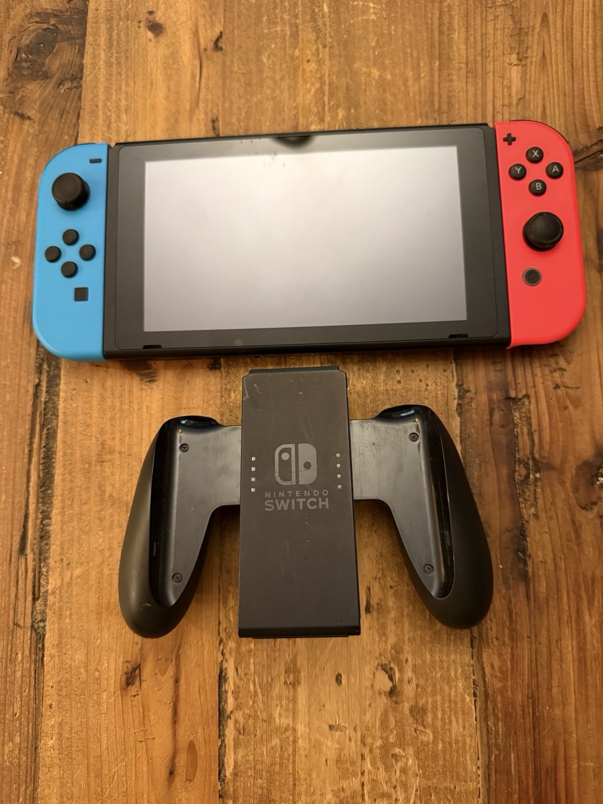 Nintendo Switch – Used works Note! Dings in screen