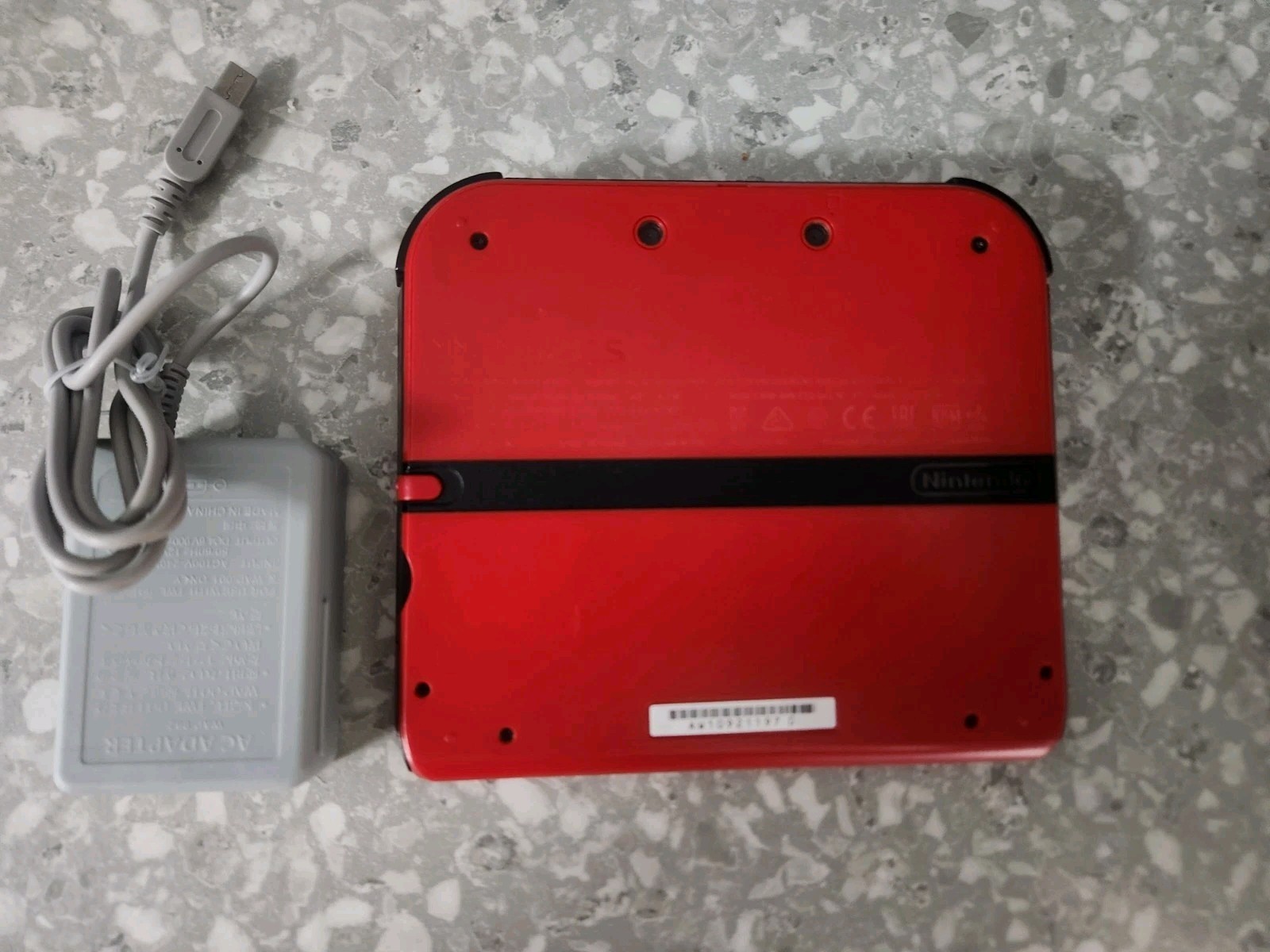 Nintendo 2DS Handheld System – Crimson Red Mario Kart