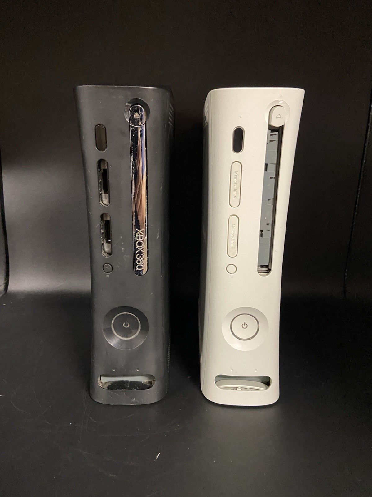 2 XBOX 360 CONSOLES FOR PARTS REPAIR NON WORKING WHITE AND BLACK