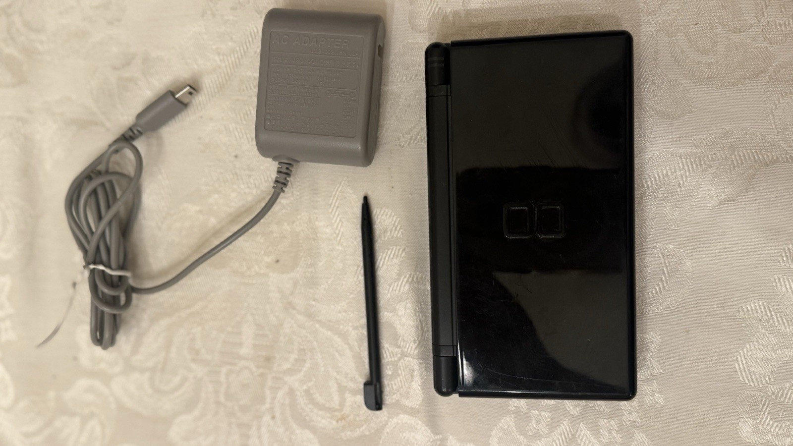 Nintendo DS Lite Black Handheld Console Tested Works Great Stylus & Charger EUC