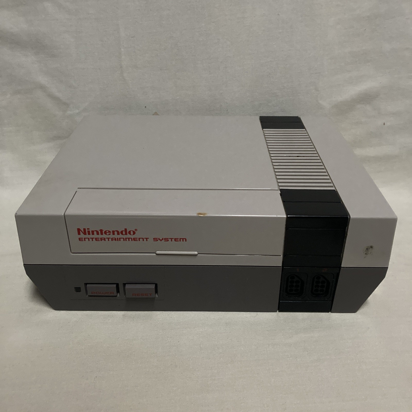 Nintendo NES console bundle + Super Mario Bros 1 2 3 and duck hunt ￼￼