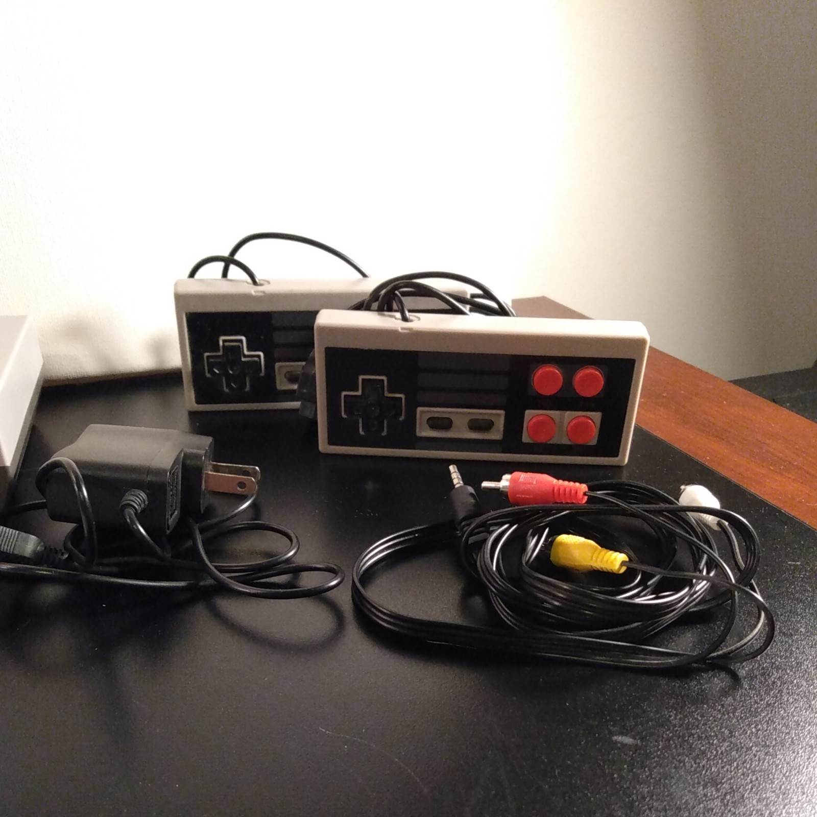 Mini Game NES Console 620 Games 2 Controllers RCA 480p