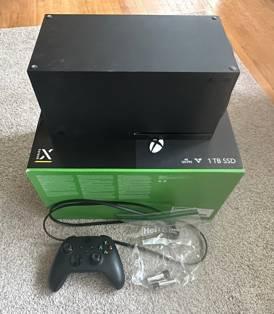 Xbox Series X 1TB SSD – original w/ box