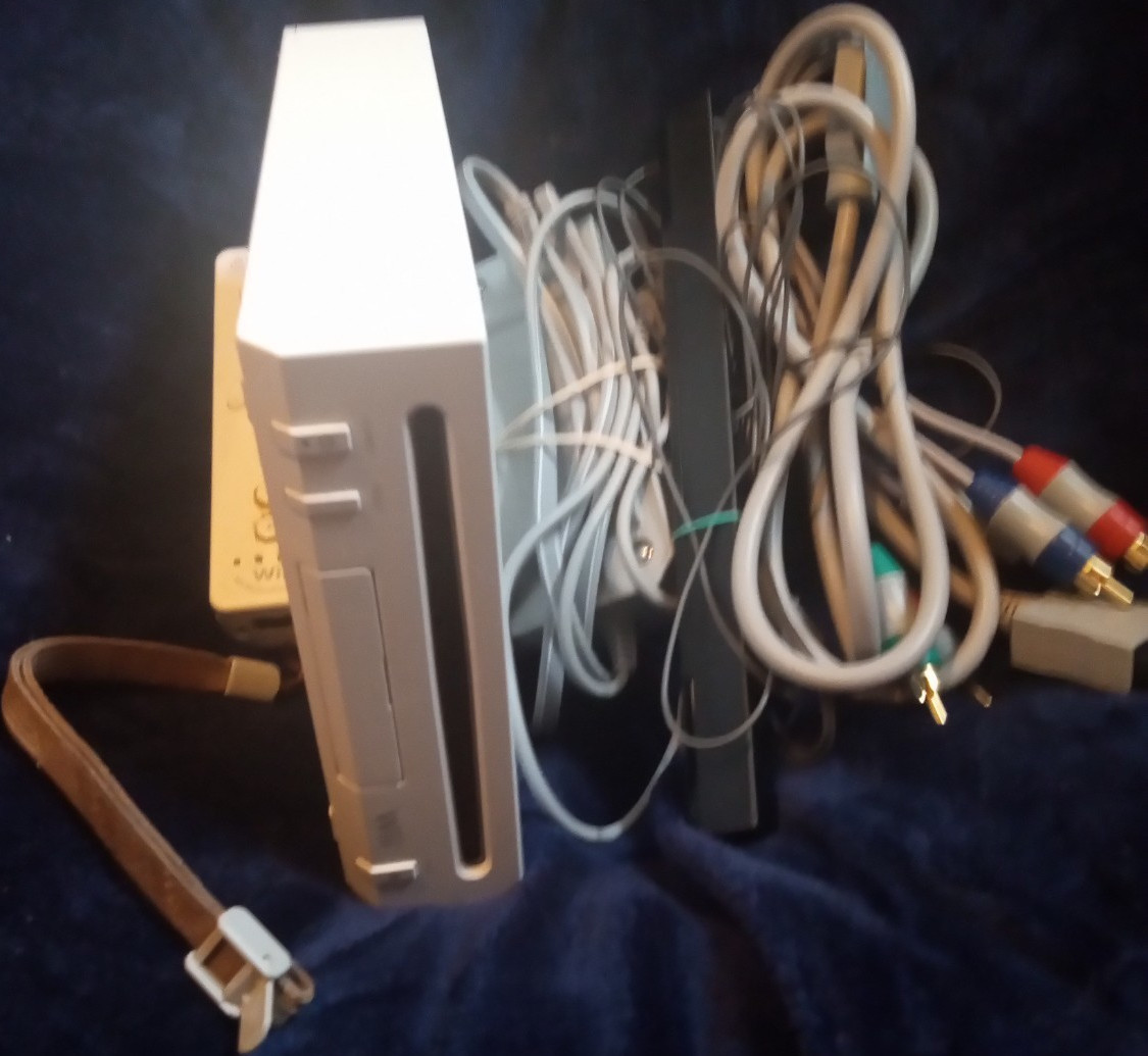 Nintendo Wii White Console with Controllers, Cables, Motion Control, RCA
