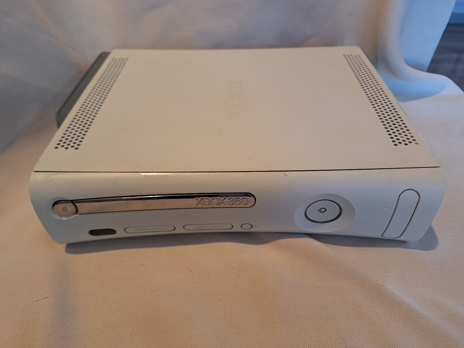 Xbox 360 White Console, 60 GB, 2 controllers, headset, wifi adapter, memory card