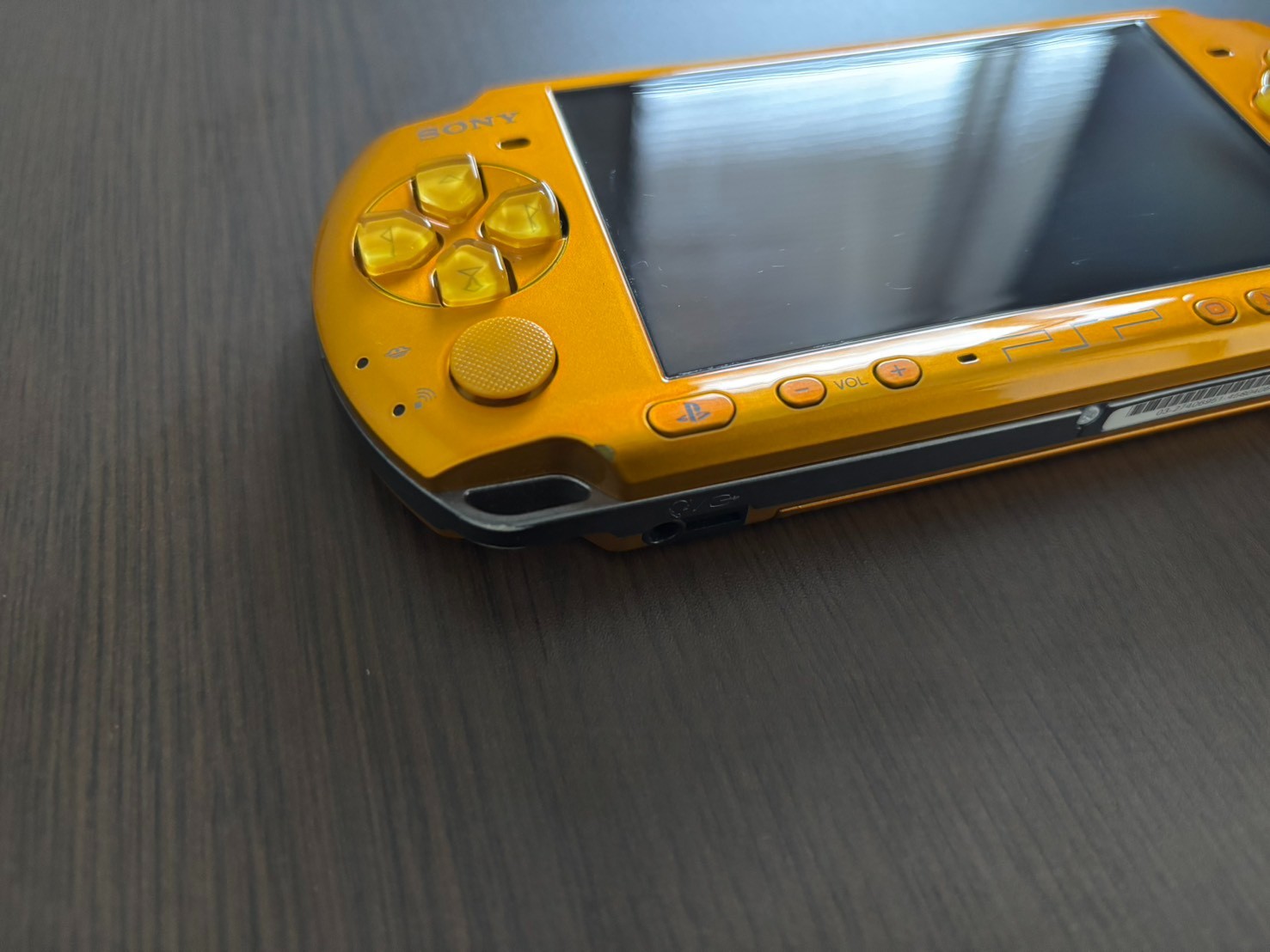 SONY PSP 3000 Bright Yellow Console & USB charging cable – Tested [Good]