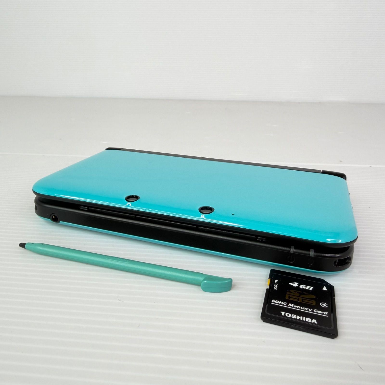 G0783 Nintendo 3DS LL Turquoise x Black