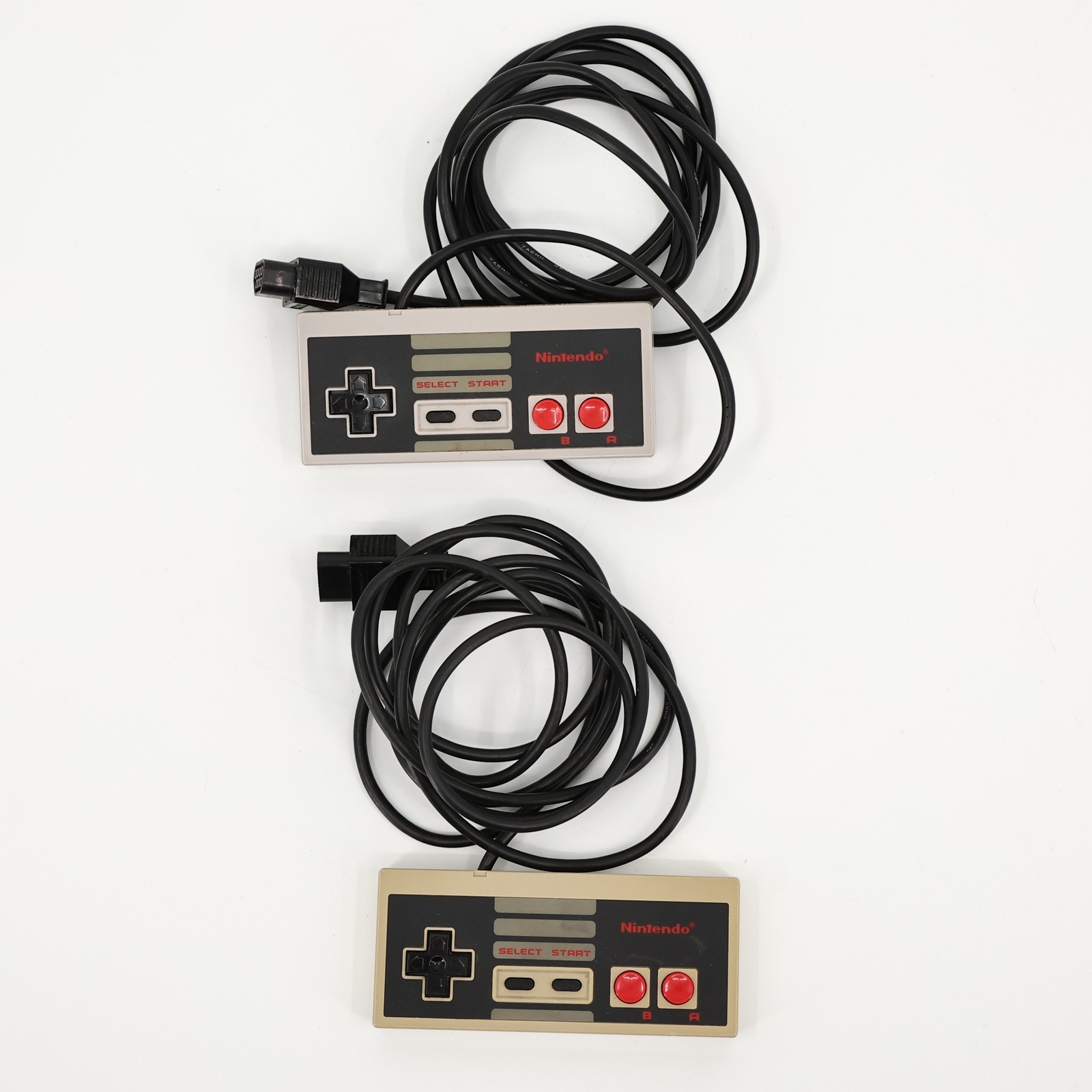 1985 Nintendo Entertainment System Bundle & Misc Games with Cords 2 Controllers