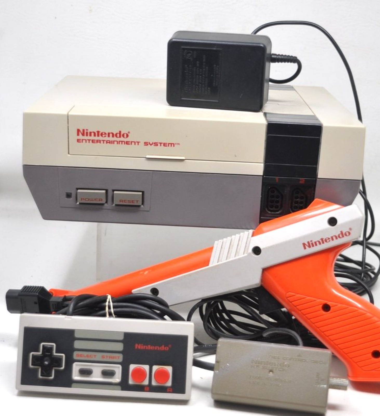 Nintendo NES-001 Console & Accessories Zapper Gun Controller RF Switch Power Cor