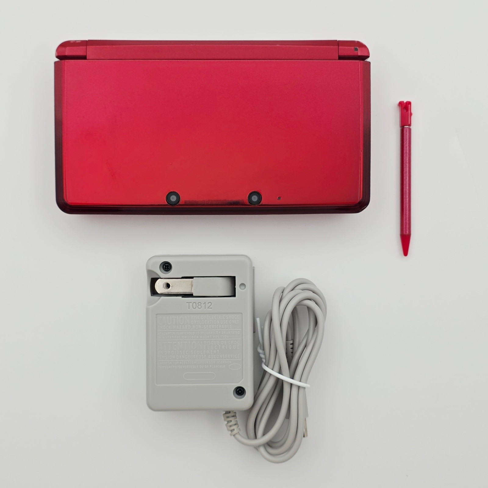 Nintendo 3DS Handheld Console Flame Red CTR-001 Includes Charger Stylus