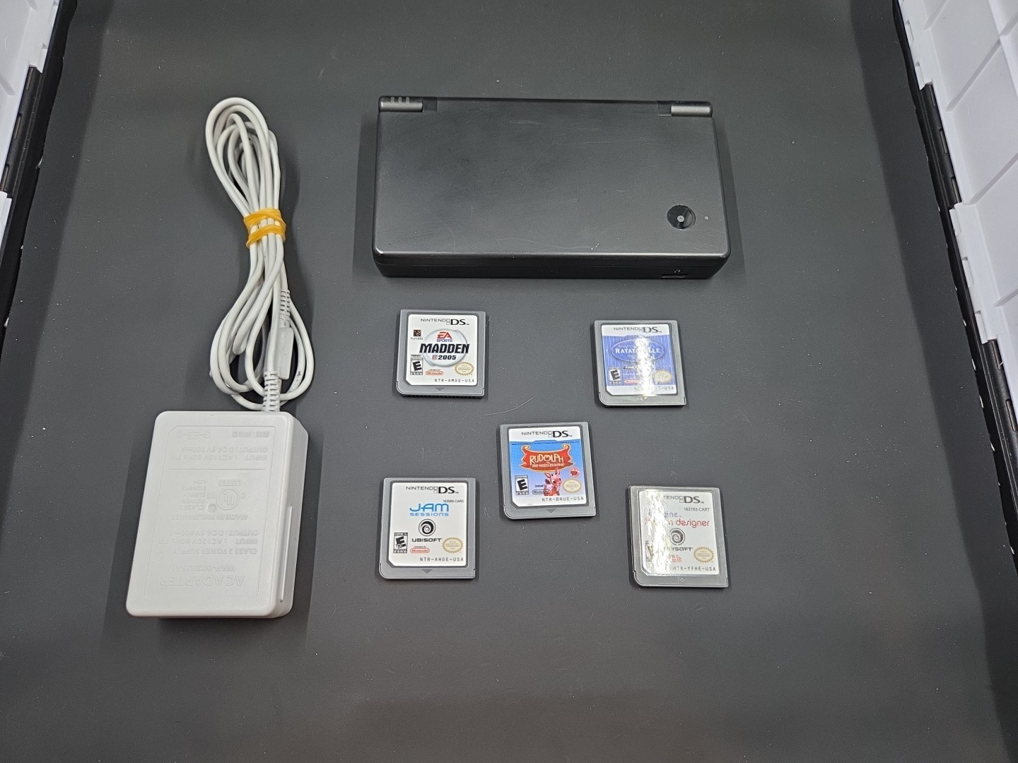 Nintendo DSi Handheld Console TWL-001 (USA) Black (Tested ) 5 Games & Charger