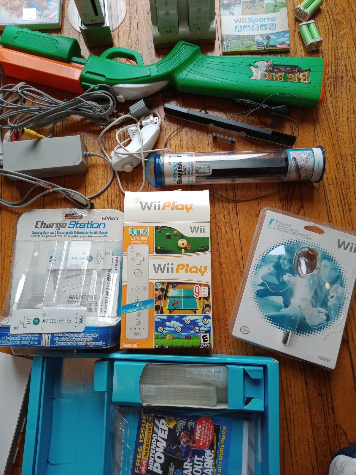 nintendo wii console bundle 2 controllers 2 nunchucks 2 games box WII sports