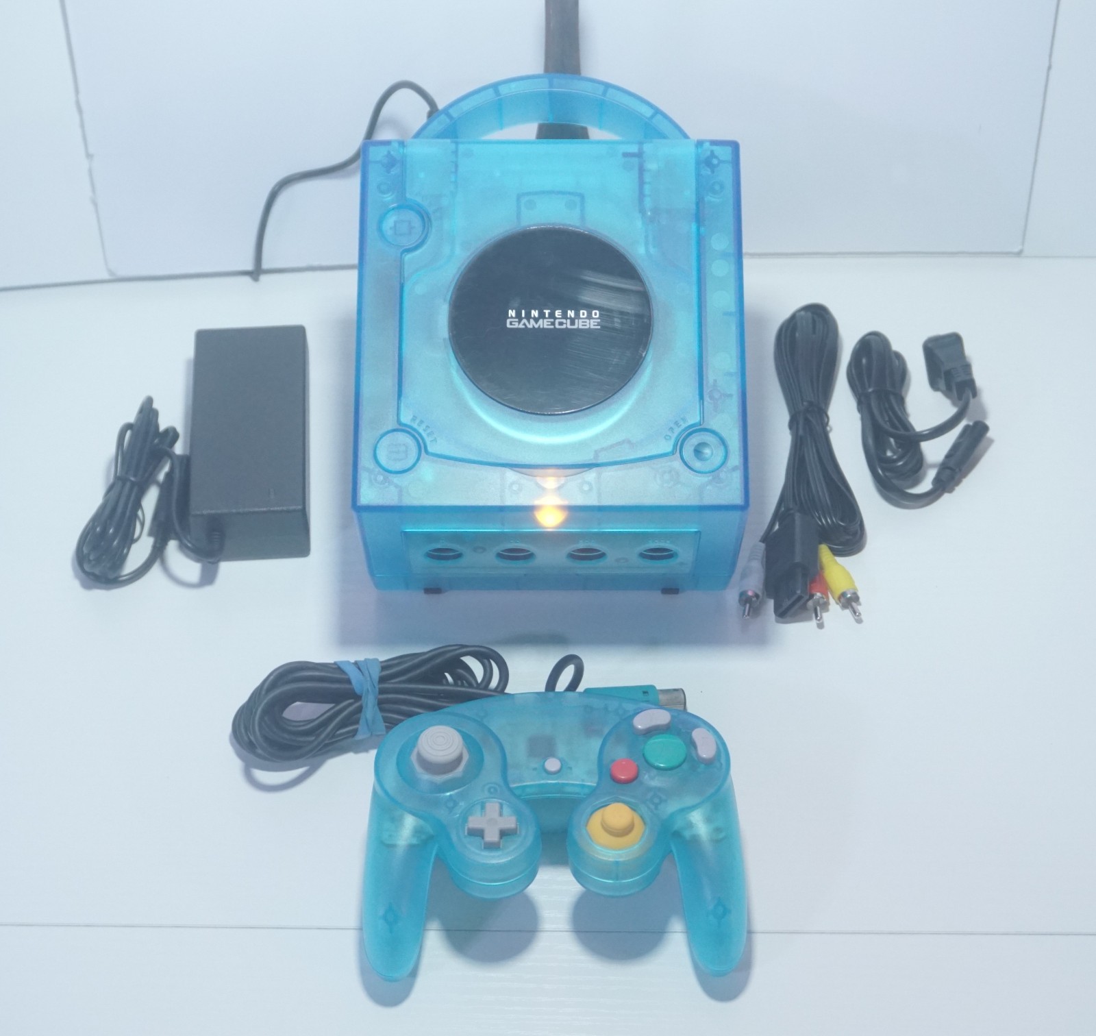 Clear Sky Blue Nintendo GameCube Console DOL-001 (USA) Yellow LED & Controller