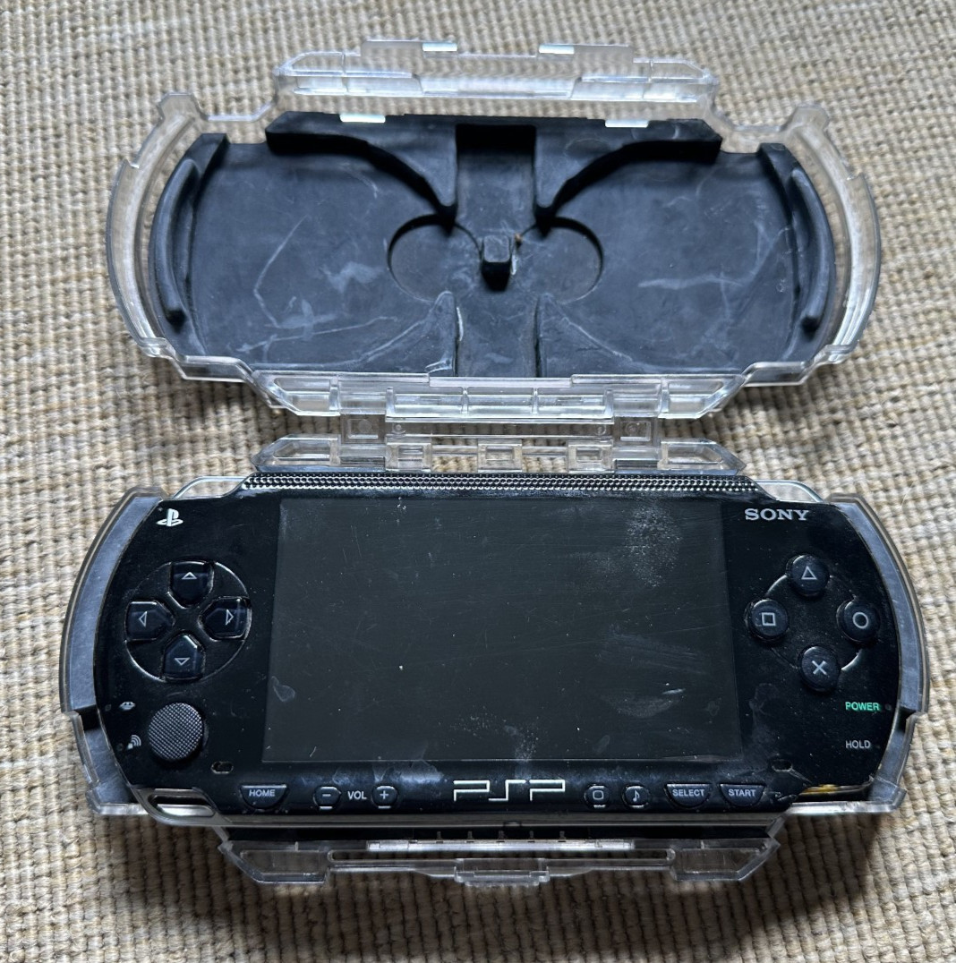 Sony PSP 1000 PlayStation Portable w/ Case, Battery, Charg- Black – ALL ORIGINAL