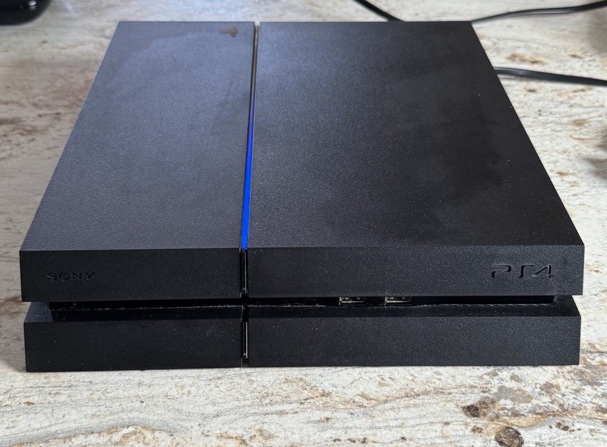 PlayStation 4 CUH-1215A 500GB HD Bundle 3 Controllers, Power Cord, Mortal Kombat