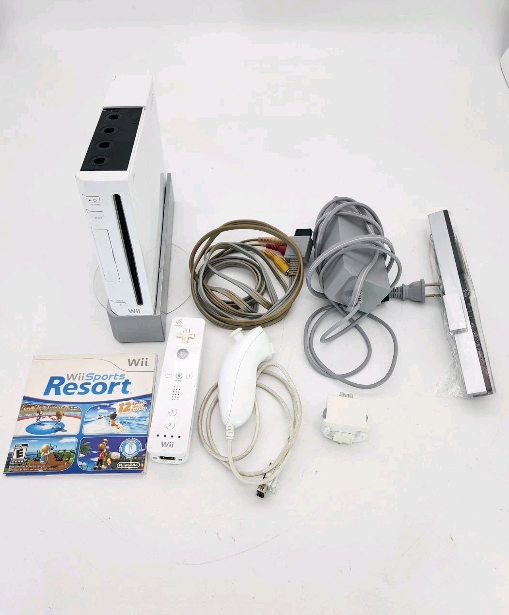 Nintendo Wii RVL-001 White Console Bundle With Wii Sports Resort Tested Works
