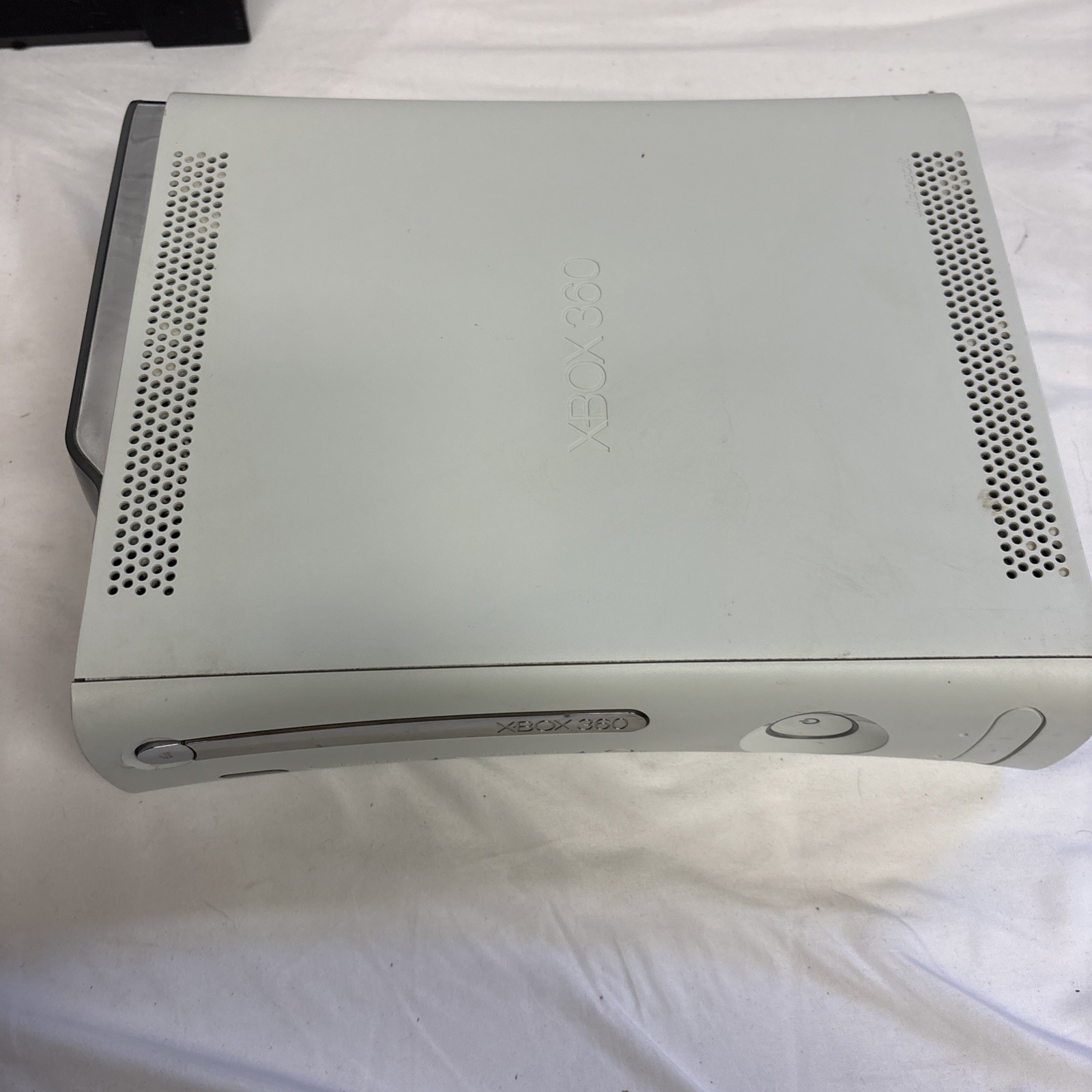 Microsoft Xbox 360 Arcade Launch Edition White Console Reads CDs But Not Games