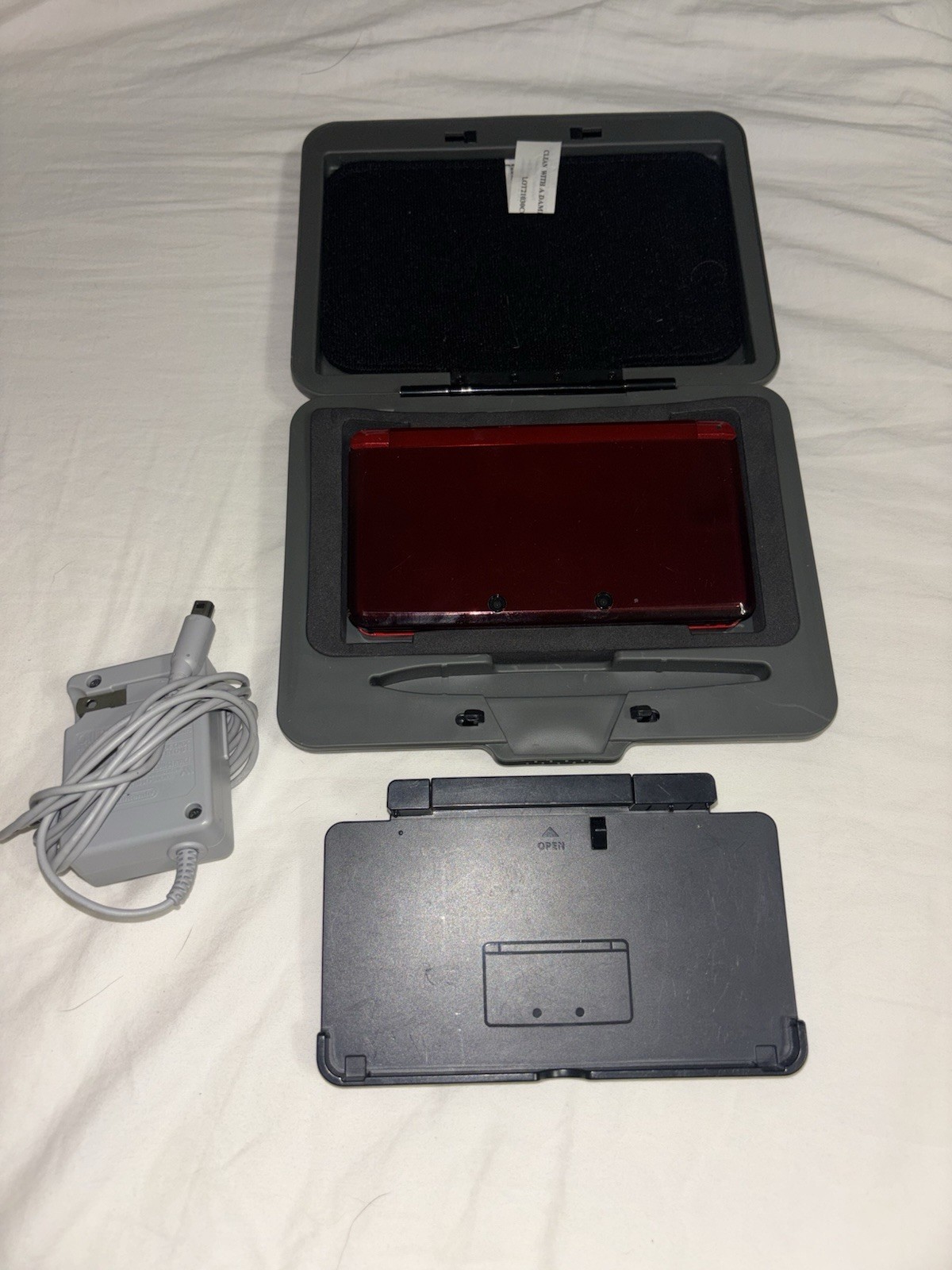Nintendo 3DS Flame Red CTR- 001 New Super Mario Bros. 2 (2012)