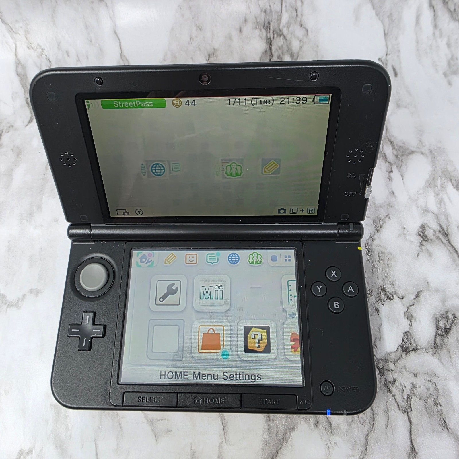 Nintendo 3DS XL Handheld Console Red/Black SPR-001 Stylus Charger 32GB SD Card