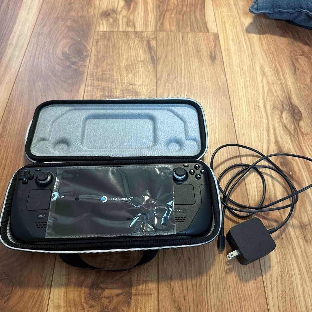 Steam Deck LCD 512GB – Tested and working – Includes official case and charger