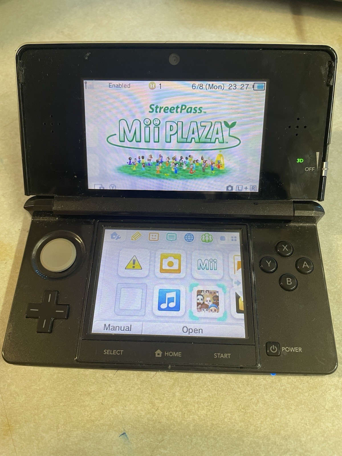 Nintendo 3DS 2GB Handheld System – Black