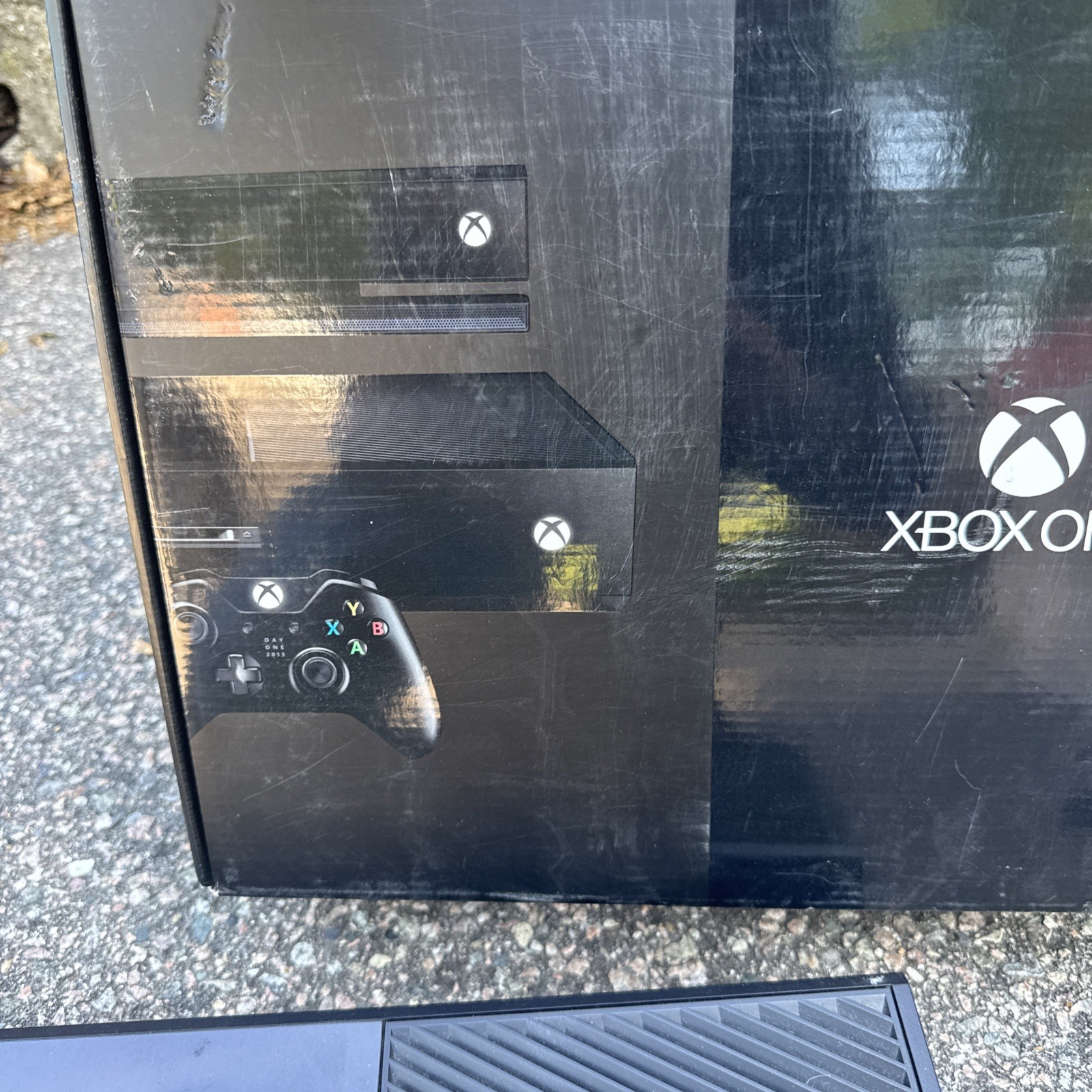 Microsoft Xbox One 1540 500GB Console – Black w/ Day One 2013 Controller
