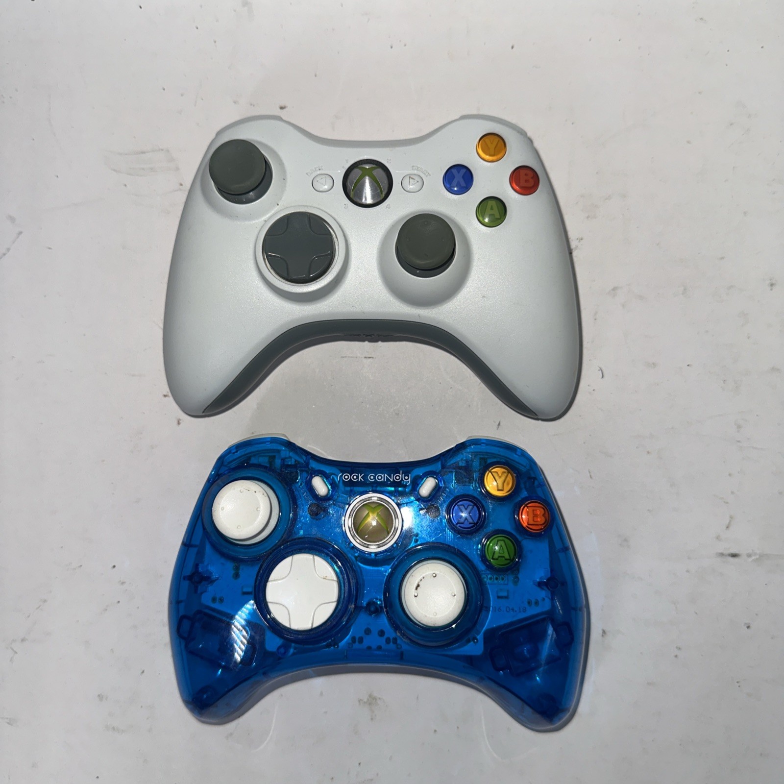 Microsoft Xbox 360 White System Bundle 2 Controllers 16 Games! 🙈 😮