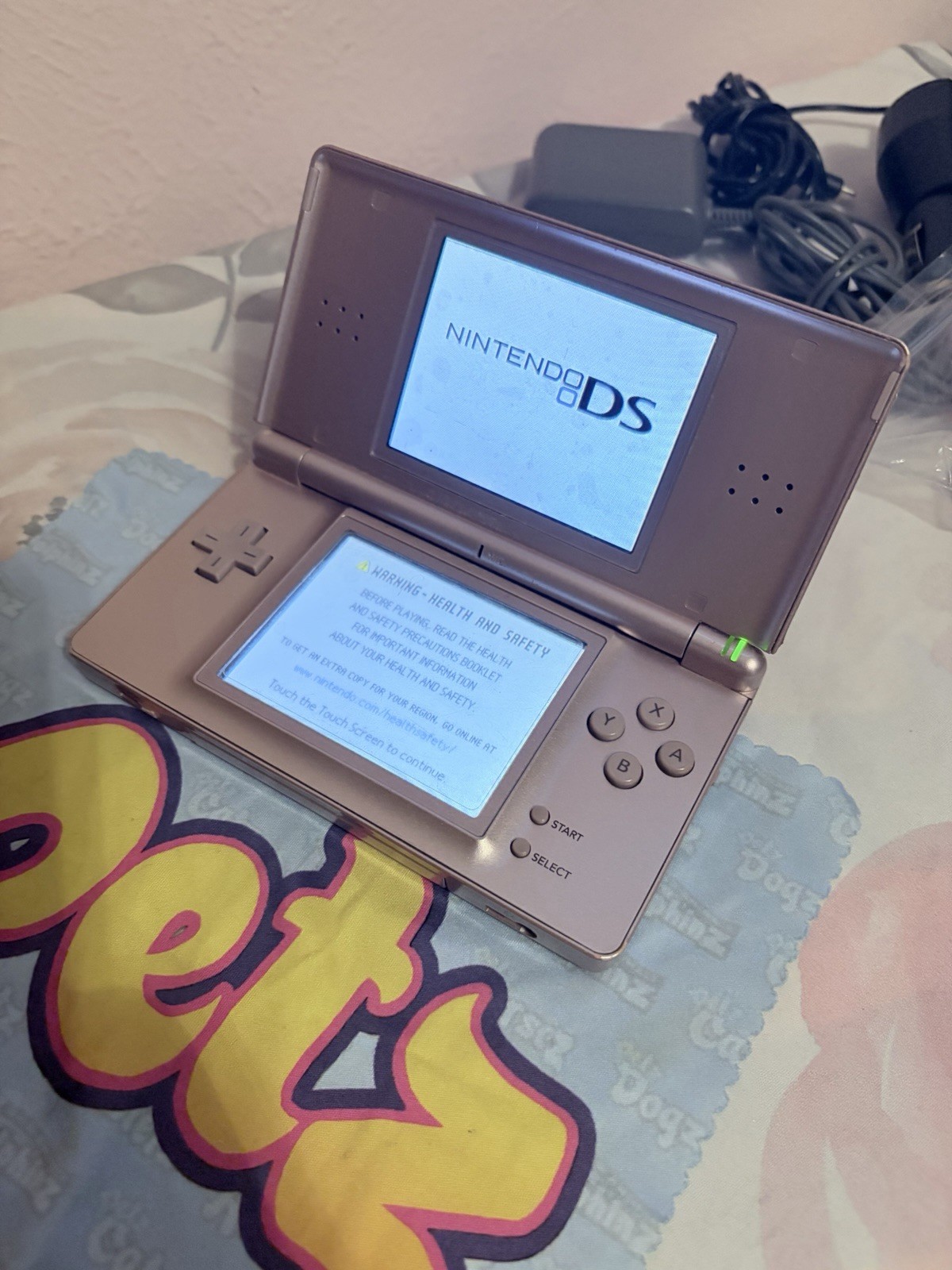Nintendo DS Lite Console Metallic Rose W/Games, Charger & Accessories Working